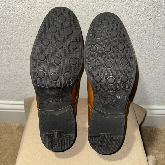 CLARKS Men’s Whiddon Step Dark Tan
Leather Slip-on Loafer 9.5M main image 4